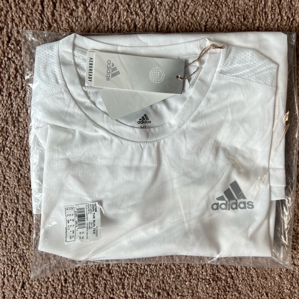 NWT  ADIDAS RUNNERS OWN THE RUN TEE SHIRT SIZE XL